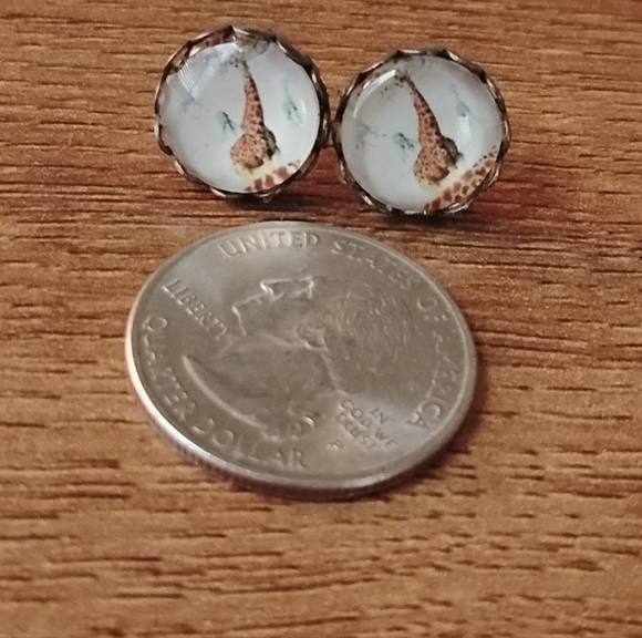 Giraffe Wild Animal Earrings - Picture 2 of 4